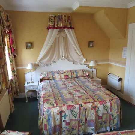 Hotel The Willows 4*